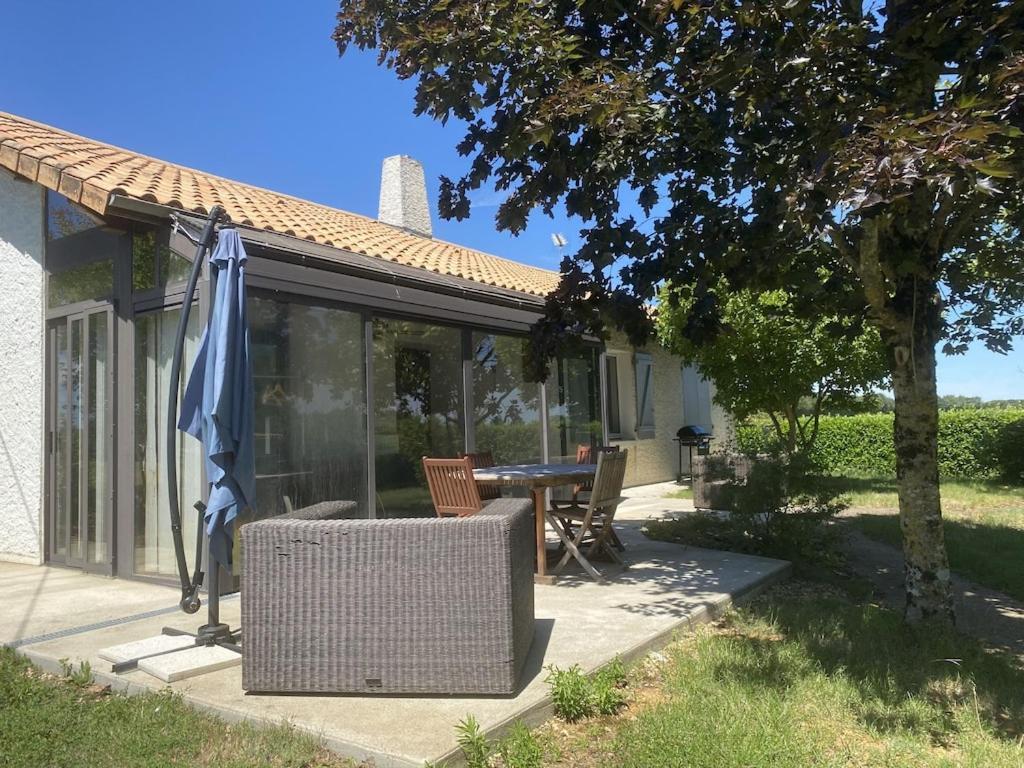 A Proximite Du Futuroscope Et Des Marais Poitevin Villa Rouille Exterior photo